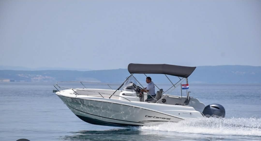 Cap Camarat 6.30 – 225CV – Location bateau à Mandelieu